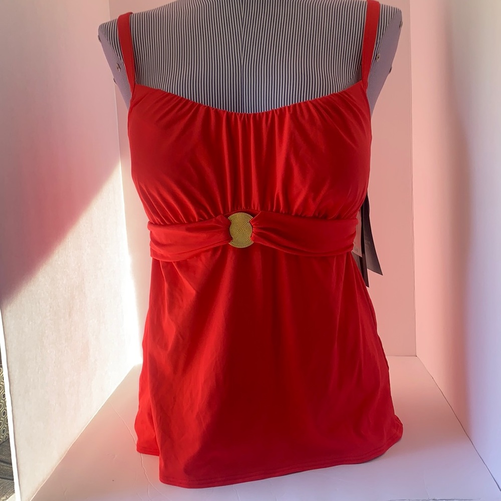 COCO REEF Swimsuit Top. 34C. NWT